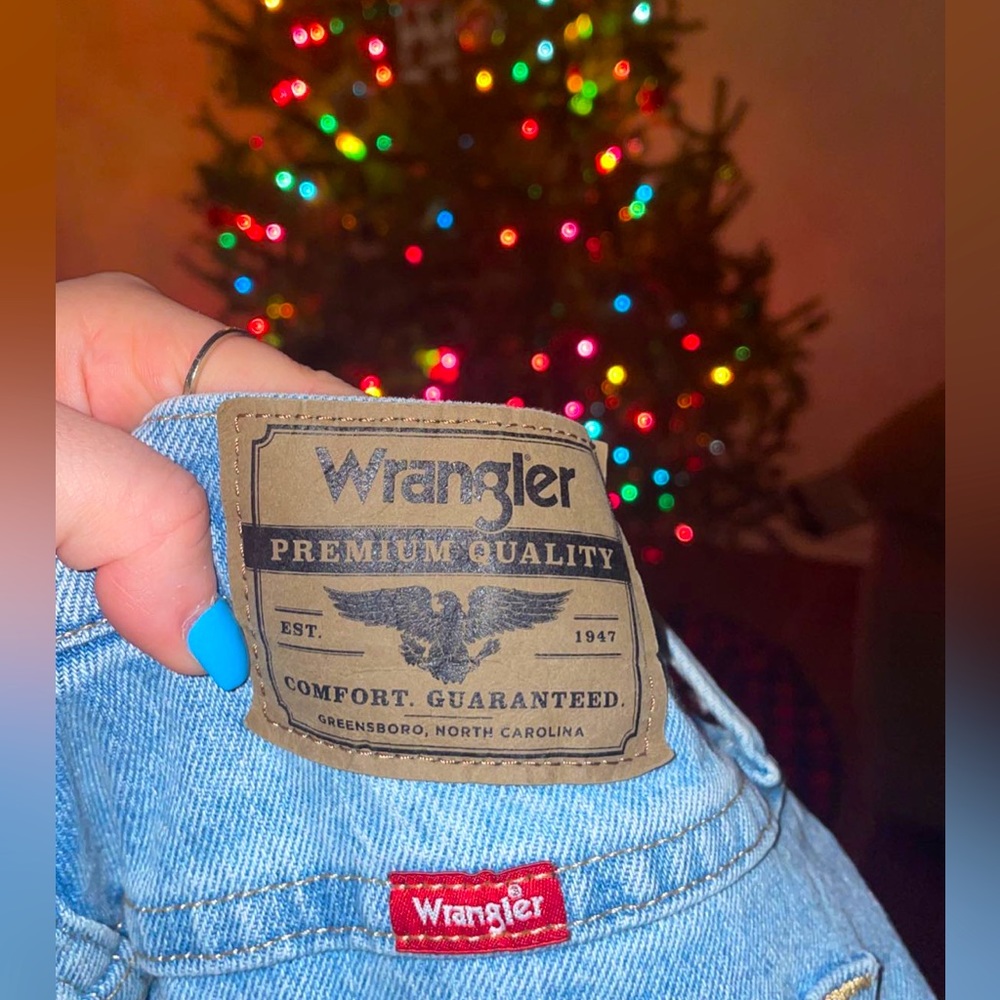 WRANGLER JEANS!!!! made for men, look better on women:)